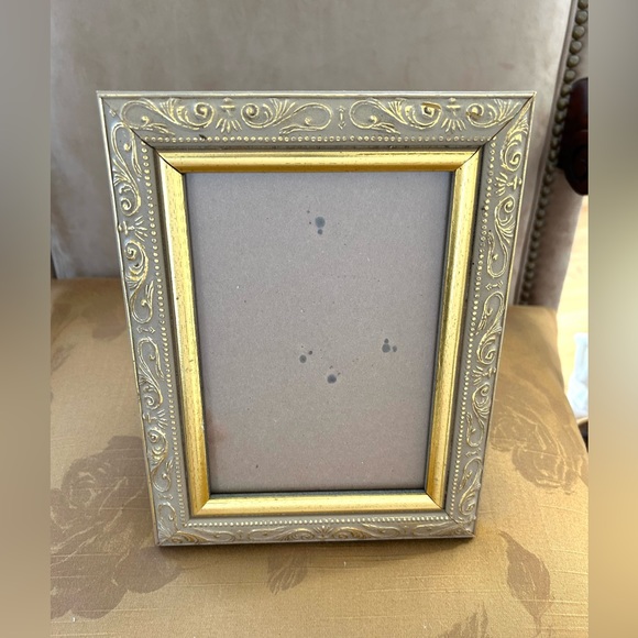 Gold Etched Design Picture Frame fits 7”x5” photo size - Picture 1 of 7